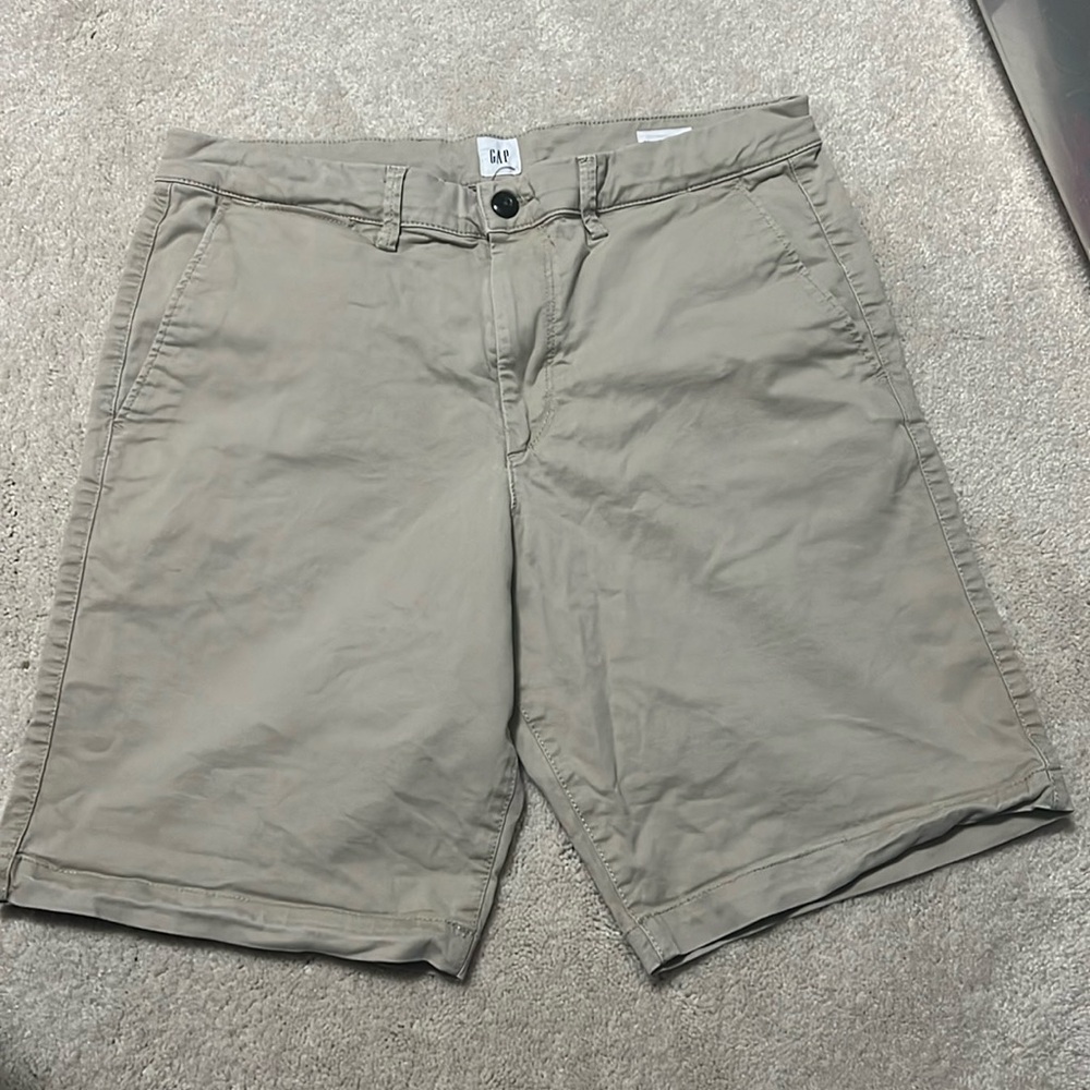 GAP Men's cargo shorts waist size 32
